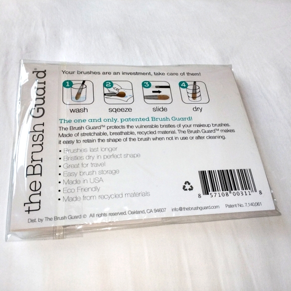 The Brush Guard Powder & Kabuki Pack, 4 Large Guards, Clear - Picture 2 of 7